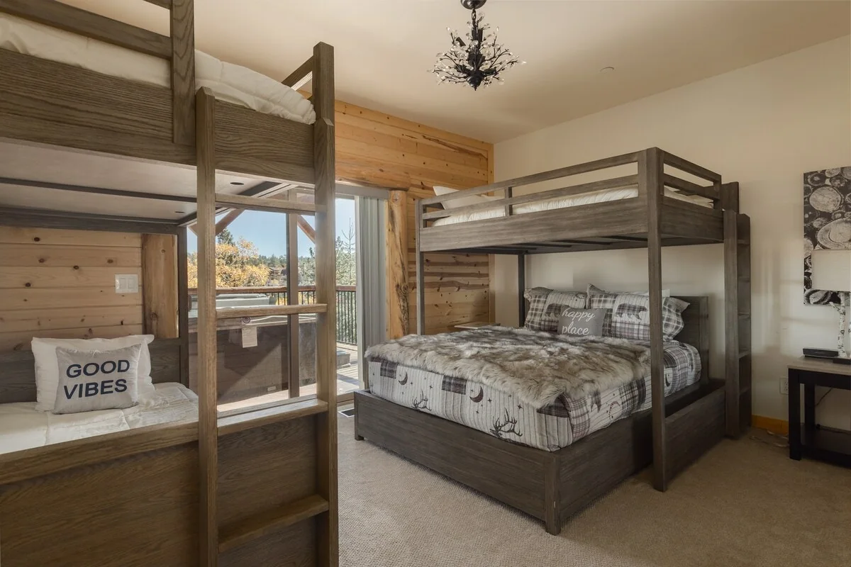 Large guest bedroom with two bunk-bed systems